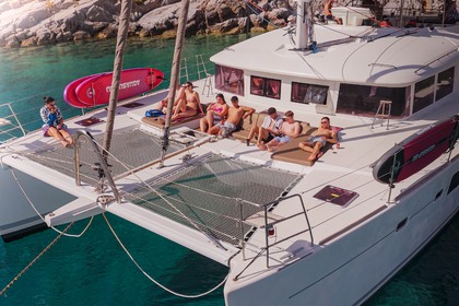 PRIVATE LUXURY CATAMARAN CRUISE TO DIA ISLAND WITH MEAL AND WATER ACTIVITIES