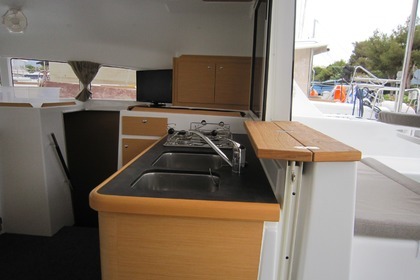 Катамаран Lagoon 380