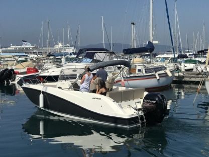 Location Bateau à moteur Quicksilver Activ Open 675 Saint-Raphaël