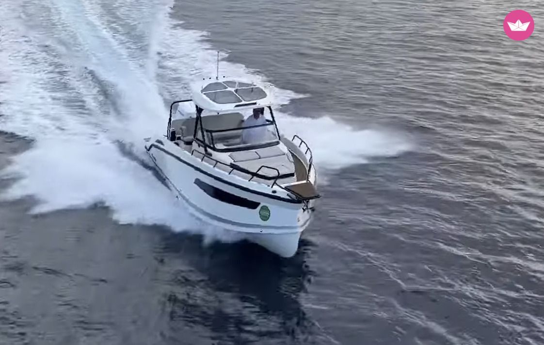 Bateau à moteur Navan S30 350cv 7