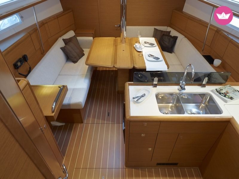 Sailboat Jeanneau Sun Odyssey 379  