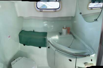 Location Beneteau Flyer 8 Grand Prix à la journée, à la demi-journée et apéro bateau en fin de journée ....