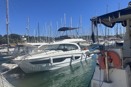 Charter Motorboat Beneteau ANTARES 11 FLY Toulon