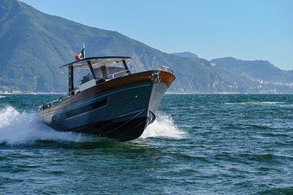 Charter Motorboat Gozzo 35 Celebrity Positano