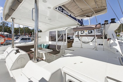 Charter Catamaran LAGOON 421 Whitsunday Islands