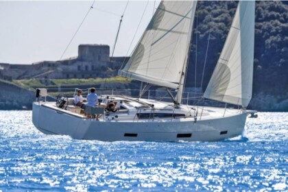 Charter Sailboat  Dufour 430 Volos