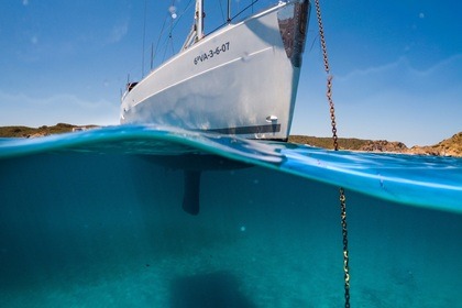 Rent this sailing boat and get to know the beaches