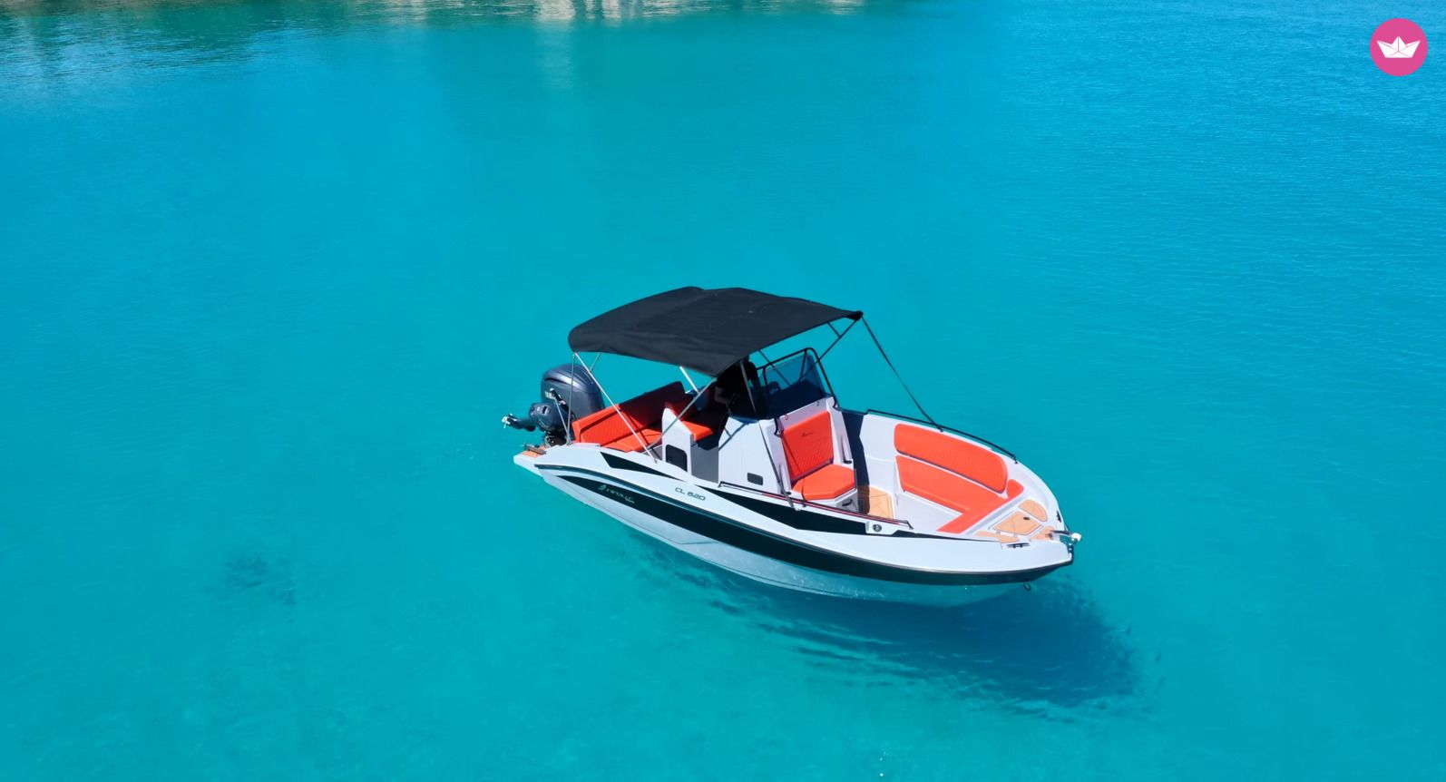 Bateau à moteur Nireus