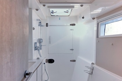 Robertson & Caine Leopard 40