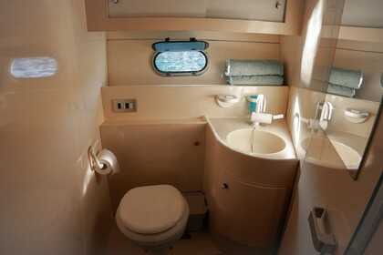 Rental Motorboat Mochi Craft 33 fly Savona