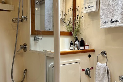 Riviera 48 Flybridge