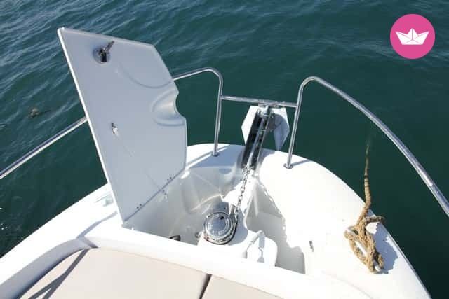 Bateau à moteur Jeanneau Cap Camarat 7.5 cc 225cv 6