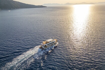 Custom Built luxury motor yacht with a capacity of 12 people