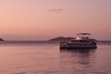 Välkommen till katamaran med skeppare på vackra Seychellerna