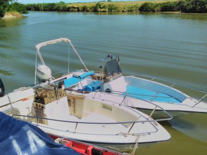 Charter Motorboat Jeanneau 19 Venice