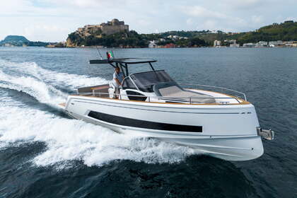 Charter Motorboat Walkaround Luxury 14 Capri