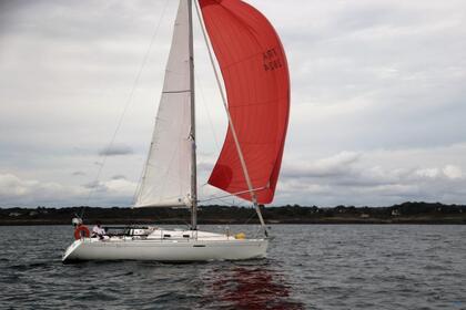 Charter Sailboat Beneteau First 31.7 Larmor-Plage