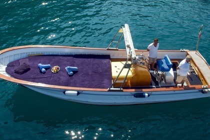 Noleggio Barca a motore Apreamare lancia 10 mt Napoli