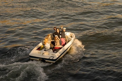 Location Bateau à moteur Jeanneau Jeanneau 515 Cap Camarat Paris