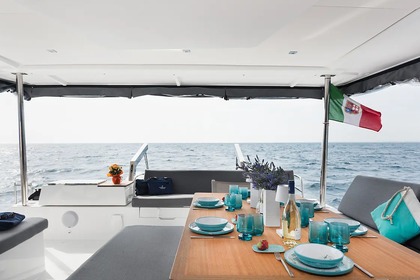Hyra båt Katamaran Fountaine Pajot Aura 51 Cannigione