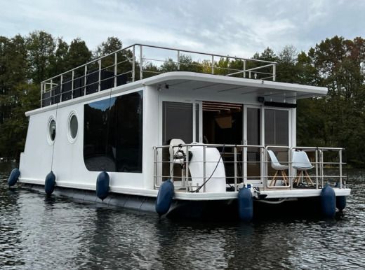 trimaran houseboat