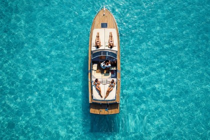 luxury yacht daily tour