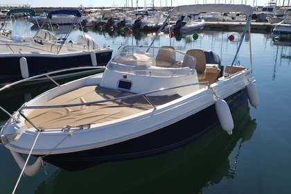 Miete Motorboot JEANNEAU Cap Camarat 5.5 WA 2018 Sari-Solenzara