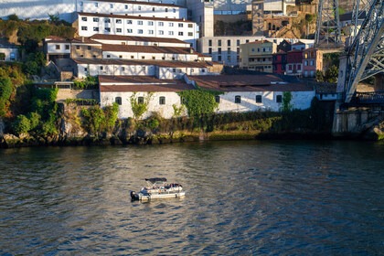 Partyboat river cruiser for 9 people