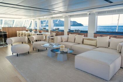 DE LOVE YACHT CHARTER