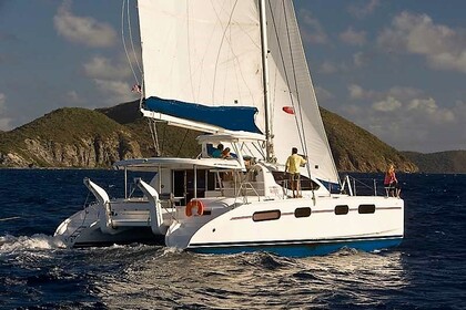 Charter Catamaran Rorbertson & Caine Leopard 46 with A/C Whitsunday Islands