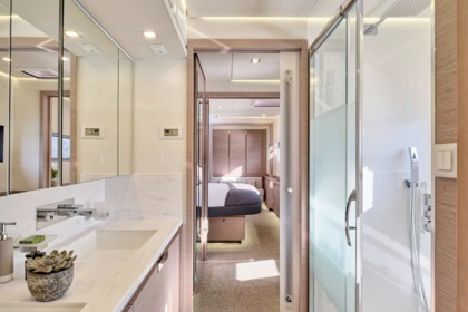 Alena Fountaine Pajot Power 67