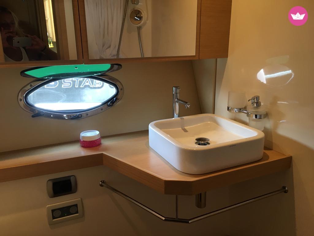 Bateau à moteur BRUNO ABATTE G42 940cv 7