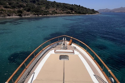 Évasion à Bodrum | Bateau Privé avec Équipage et Flybridge - Trawler