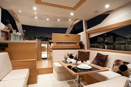 Motorcrucero de lujo con juguetes - Comedor privado disponible a bordo - hasta 11 pasajeros más el capitán