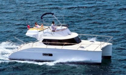 Charter Motorboat Fountaine Pajot Highland 35 Pilot Ajaccio