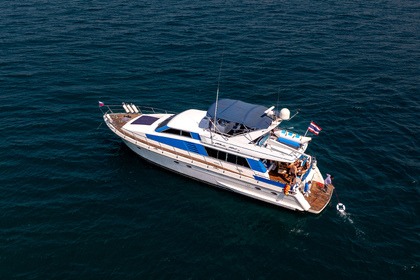 Een jachtcruise langs de kust van Pattaya van 3 uur. Accommodatie voor 1 tot 20 personen.