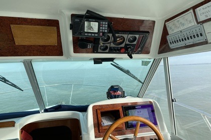 Charter Motorboat Jeanneau Merry Fisher 750 Cr La Rochelle