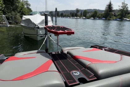 **Surf Fun & Sun Mastercraft X80**