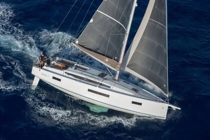 Charter Sailboat  Sun Odyssey 410 /3cab Bormes-les-Mimosas