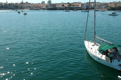 Rental Sailboat Beneteau Oceanis 381 Cascais