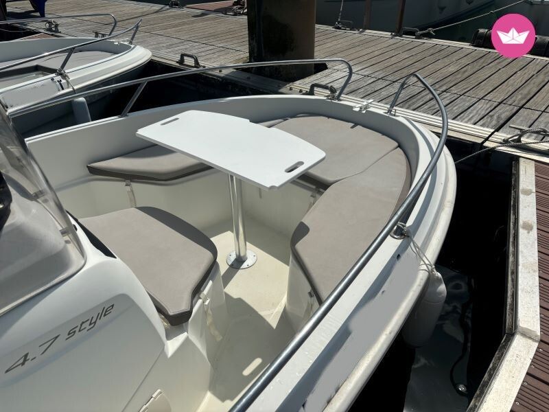 Bateau sans permis  Jeanneau Cap Camarat 4.7 Cc 6cv 3
