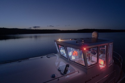 Hyra båt Motorbåt Motoryacht 12m Mecklenburgska sjöarna