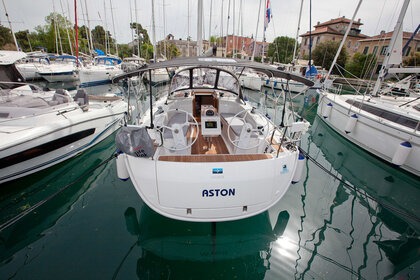 Rental Sailboat Bavaria Cruiser 34 Style Zadar