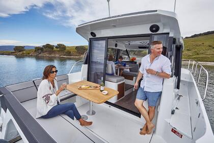 Location Bateau à moteur JEANNEAU MERRY FISHER 1095 La Trinité-sur-Mer