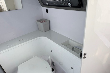 Axopar 37 XC Cross Cabin