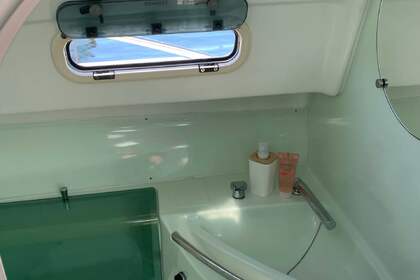 Location Beneteau Flyer 8 Grand Prix à la journée, à la demi-journée et apéro bateau en fin de journée ....