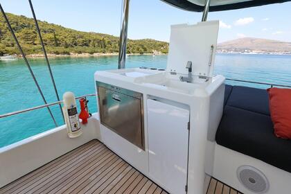 Charter Catamaran Lagoon-Bénéteau Lagoon 55 - 4 + 2 cab. Trogir