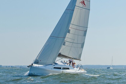 Hire Sailboat Hanse Hanse 315 Cannes