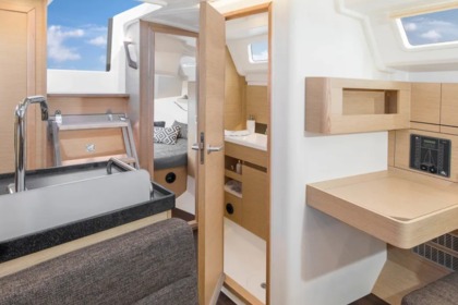 Alquila esta goleta de 3 camarotes para disfrutar