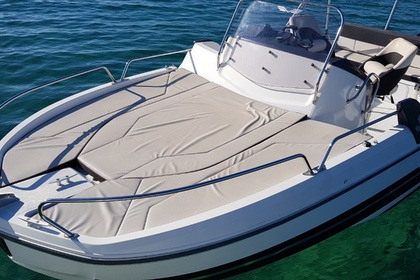 Hyra båt Motorbåt Benneteau Flyer 6.6 Sundeck Palamós